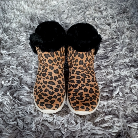 Skechers "Snow Kitty" On The Go Joy Ankle Booties - Picture 16 of 16